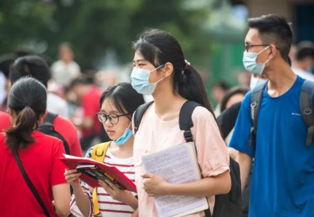 全国高考查分时间出炉, 今年难度或有提升, 老师预测分数不会降低