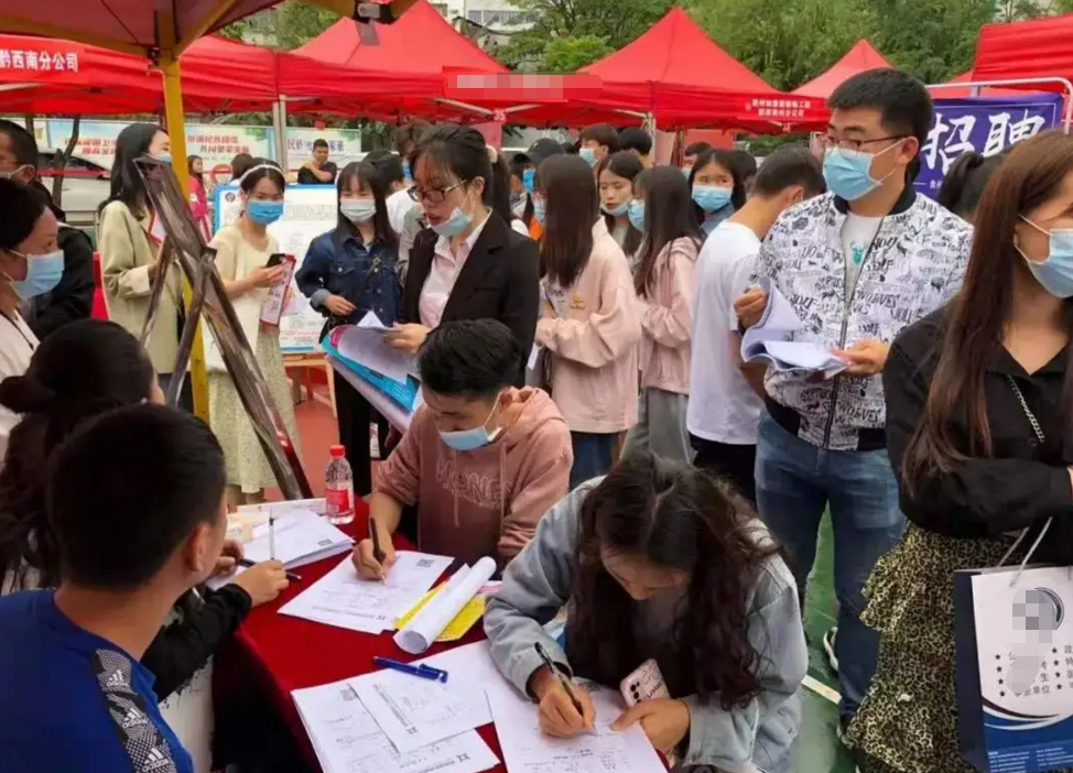 毕业参加同学会才了解, 编制和名企的区别这么大, 还好当初没选错