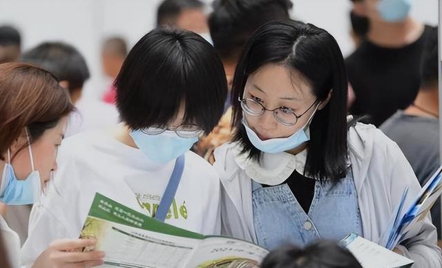 普通人家的孩子, 大学最好报什么专业呢? 人大教授给出中肯建议