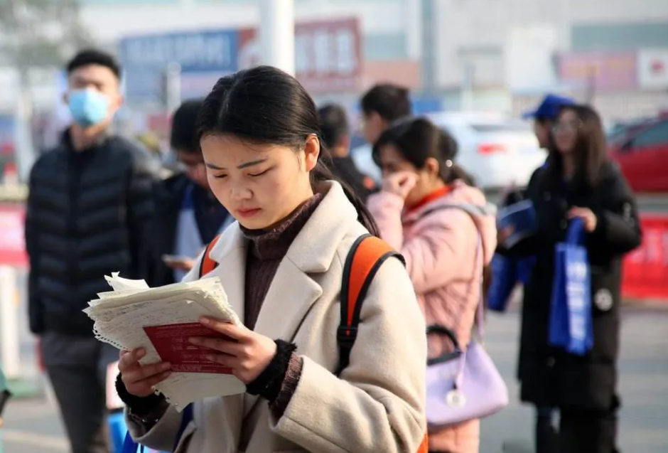 为何穷人家的学生很少进体制内? 穷不是关键原因, 主要差在观念上