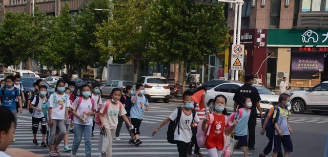 官宣推迟! 江西一地中小学生暑假动态调整, 家长: 退学费吗