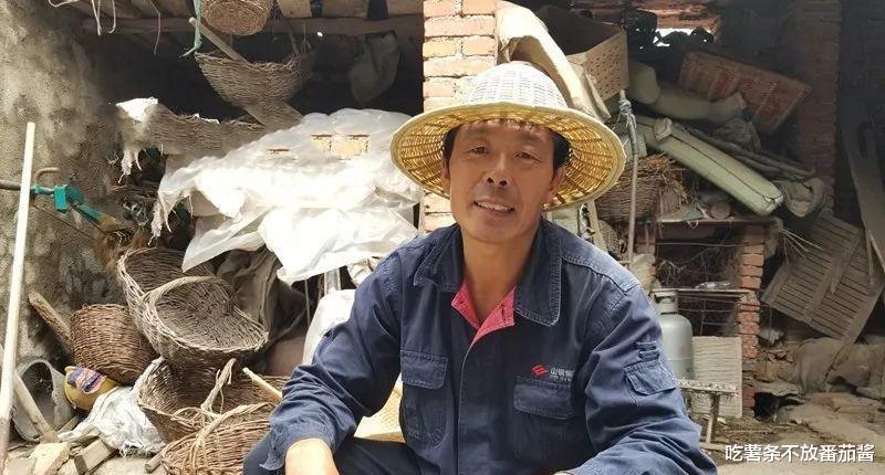 54岁泥瓦匠郇政华, 瞒着妻子考进大学, 毕业后因年纪大无公司要他