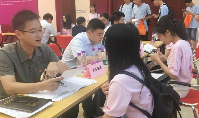 3所双非大学与华为签约, 在校生拍手叫好, 毕业进大厂的希望大增