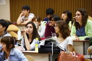 为什么白人这么害怕中国崛起, 还大量招收中国的留学生?