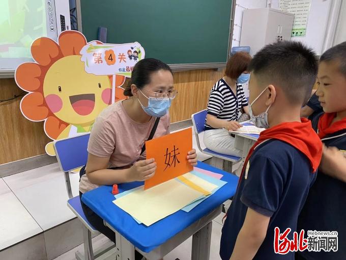 石家庄市阳光小学举行一二年级期末乐考