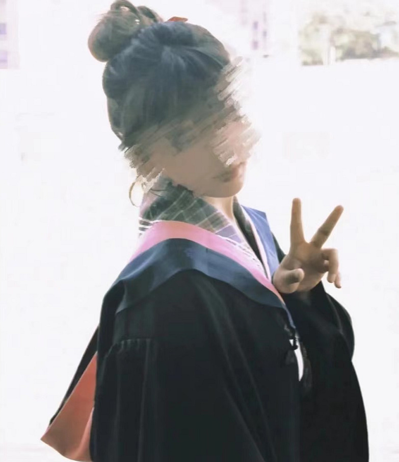 把学士服改成“和服”, 你好像还挺骄傲? 女大学生的行为引发批评