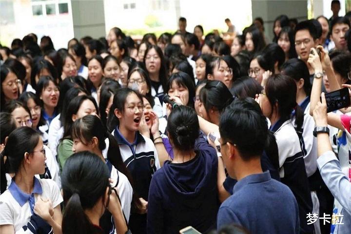 各省“前三名大学”排名公布, 这两省考生已哭晕, 读好大学太难了