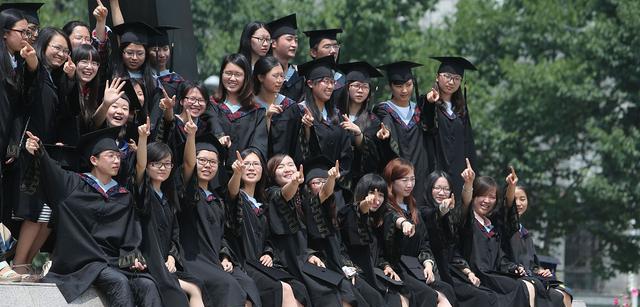 几百万毕业生难找工作! 大学却还在疯狂扩张, 失衡的背后原因如何