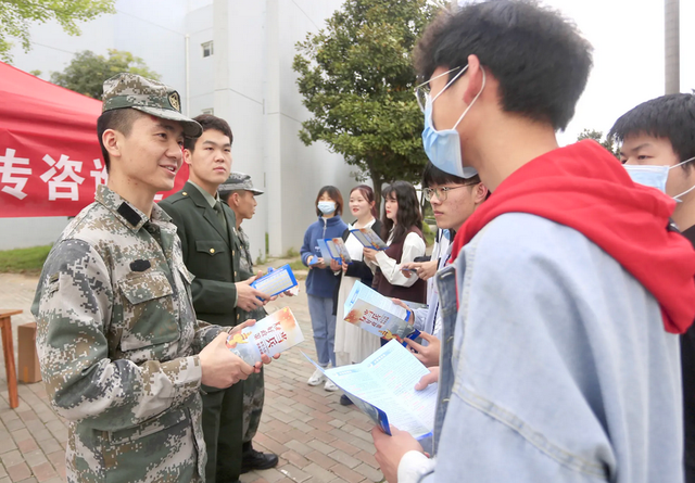 2022高考学生注意, 要及时办理兵役登记证, 否则会影响大学录取