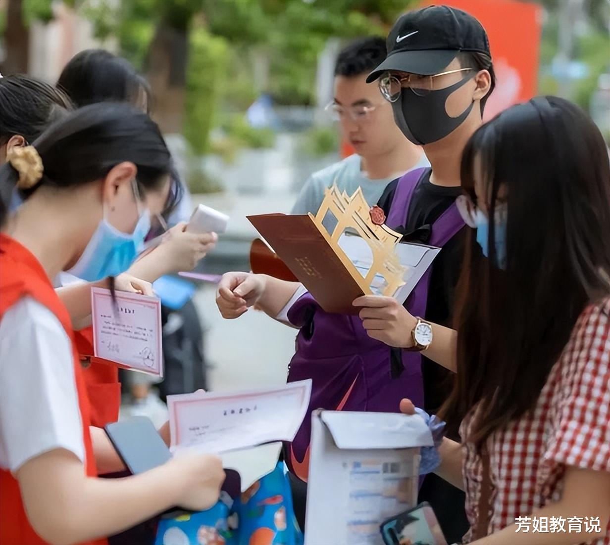 大学生新生开学后, “迁户口”多学生有什么好处? 过来人道出实情