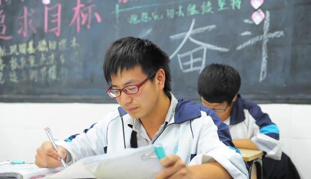 北大院长面试上海学霸, 直言: 他们好像一个模子生产的家具