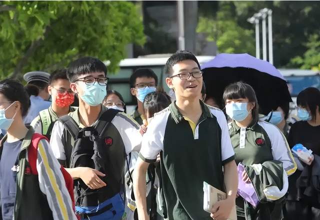 四川学霸高考成绩700分, 数学满分, 让人备受争议是他的兴趣爱好