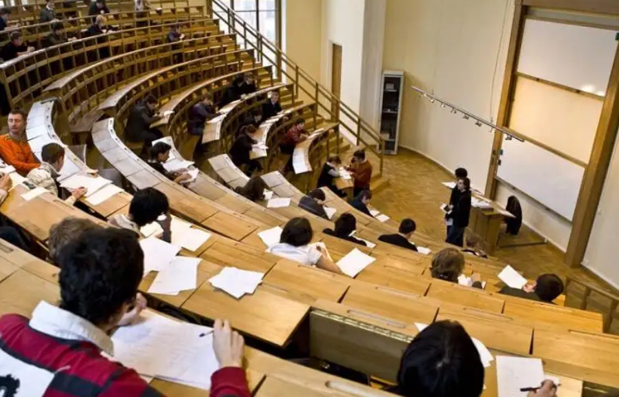 最心酸的4个大学专业, 不仅难学还很辛苦, 考生选择时要考虑周全