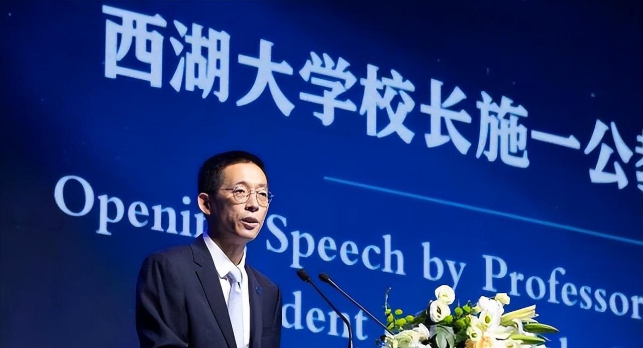 他是清华原副校长, 放弃厅官身份当民办大学一把手, 获科技大奖