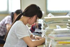 北京中考卷简单似幼儿园题目, 有名校学生认为简单, 女生占了便宜