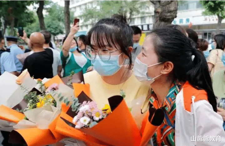 浙江一男生考进名校医学院, 看到专业有些脸红, 医生: 不该放弃