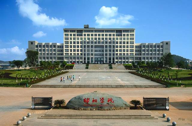 送教师出国留学“镀金”, 学校再花高价引进, 是求才还是钻空子?