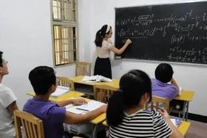 安徽一家长投诉一中新高一补课: 我孩子考不上, 他们凭什么补?