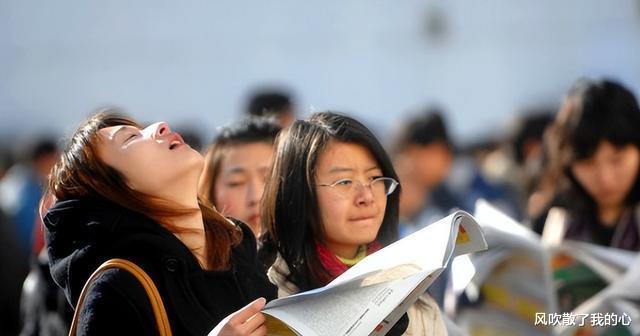 大龄女生考编成绩优异, 却在政审环节被淘汰, 问题出现在老公身上