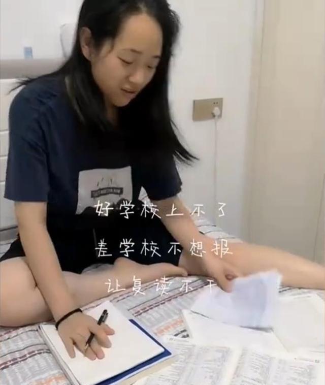 湖北女孩得知被家门口大学录取