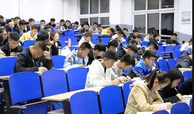 大学生入职前后对比图火了, 模样大变, 原来上班真的会让人变丑