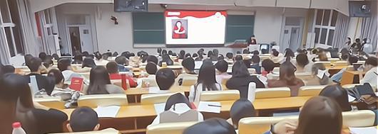 全国各地区大学生活费排名: 最低820元, 榜首不是北上广深