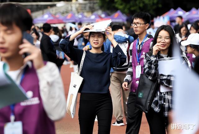 储殷教授喊话大学生: “进厂干活不丢人”, 结果没想到竟遭到网暴