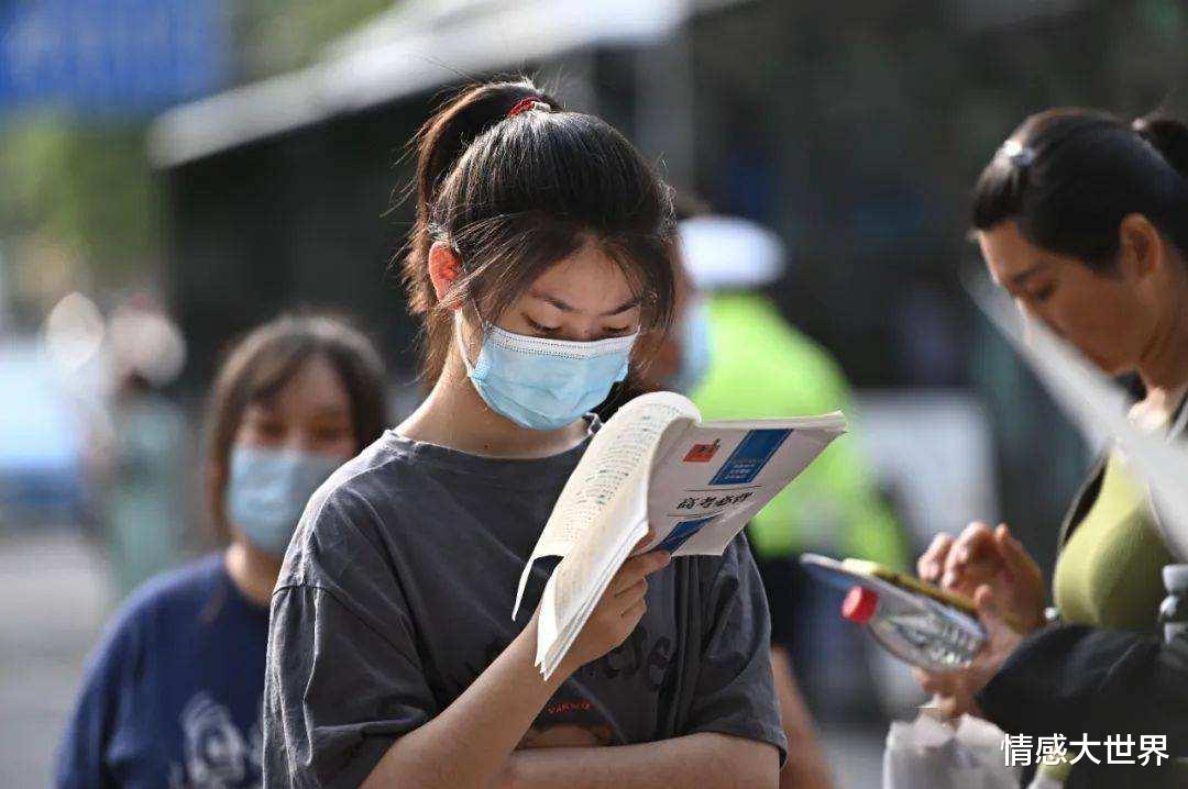 考生收到清华录取通知书, 还未来得及庆祝就被退学, 网友: 活该