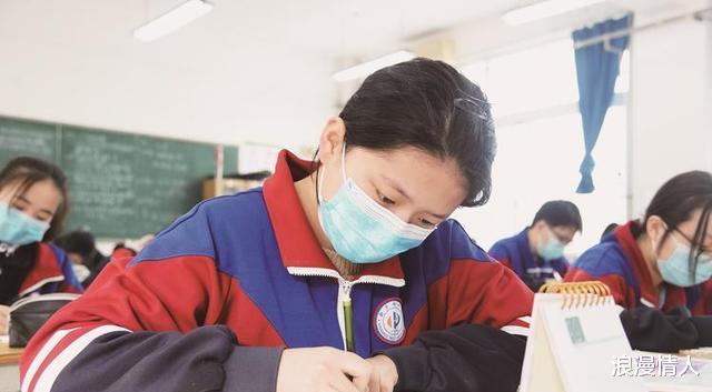 “学霸的草稿纸”不一般, 让人知道什么是努力, 学渣看了都迷糊