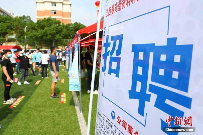 近90万人报名，这届年轻人为何爱考“社工”？