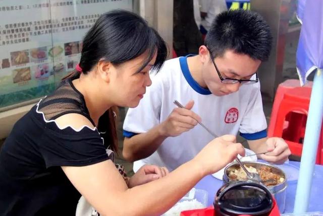 “学生母亲太强势, 说明父亲的角色没扮演好”, 初中老师发现规律