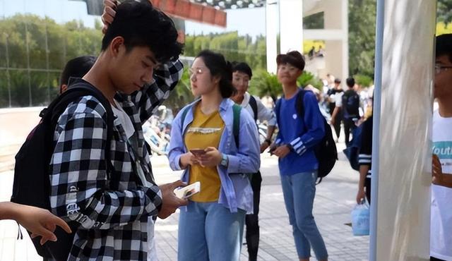 男生高考填写“服从调剂”, 捡漏上了上海交大, 却没有想象中开心