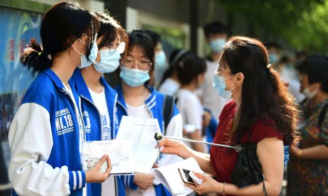 北清复交已是国内顶尖学校, 但和这所学校比起来, 还是逊了一点