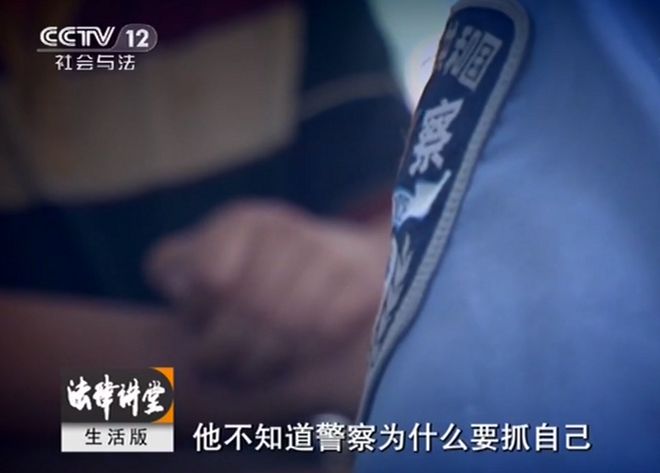 因在网上转发一帖子, 两个月后, 收到重点大学录取书的男孩被逮捕