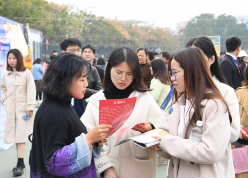 什么年代了还瞧不起民办大学? 考上这两个专业, 就业前景很可观