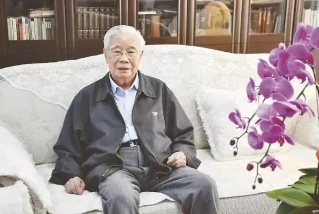 北大教授: 现在论文“窥测方向, 闻风而动, 言不由衷, 千篇一律”