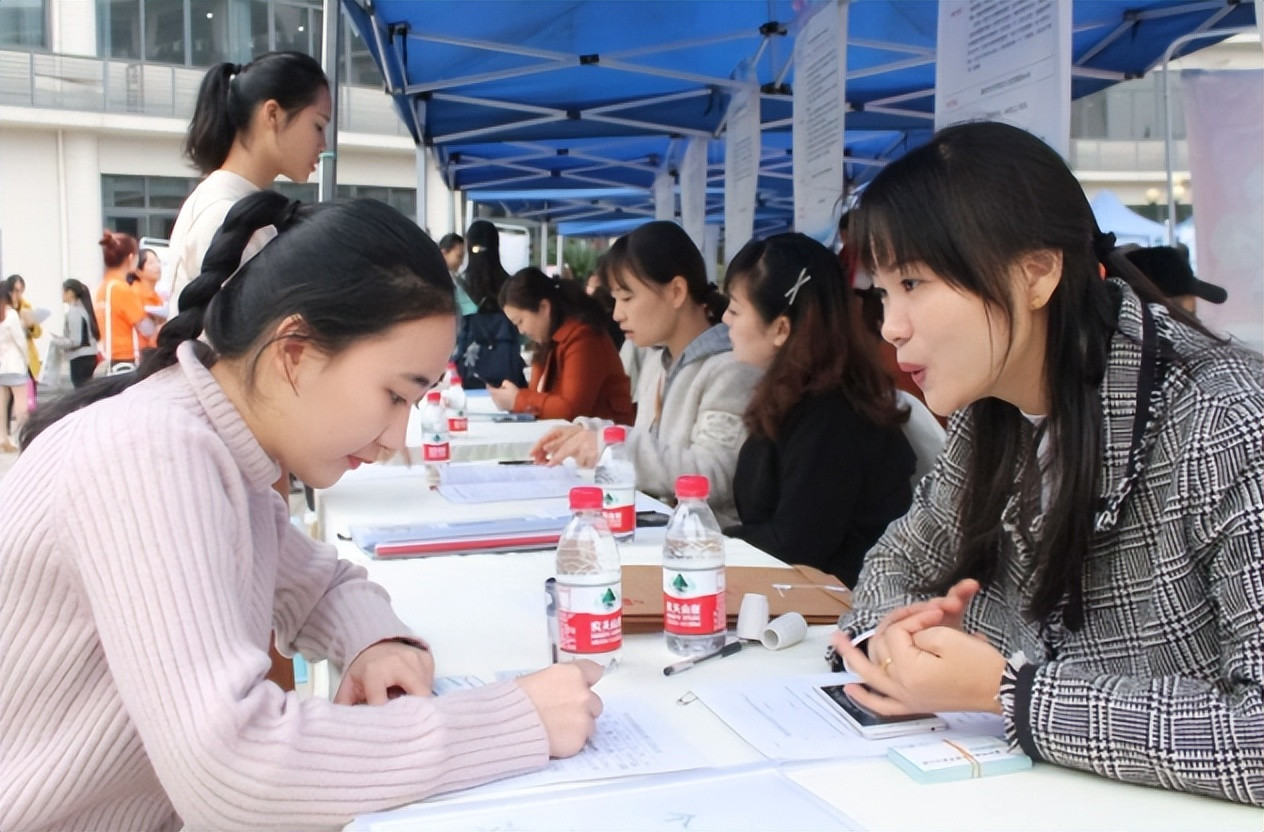 “你不干有的是人干”, 大学生面试遭HR怒怼, 网友: 说的是实话