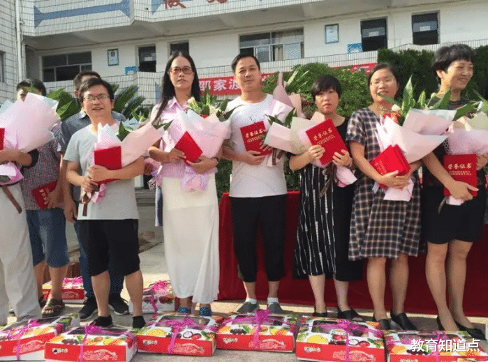 学校评优, 9个名额中领导和领导夫人占5个, 只有1个教学成绩优秀