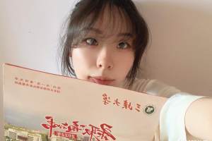 湖南女孩晒三峡大学录取通知书, 不料封面文字藏猫腻, 引发争议