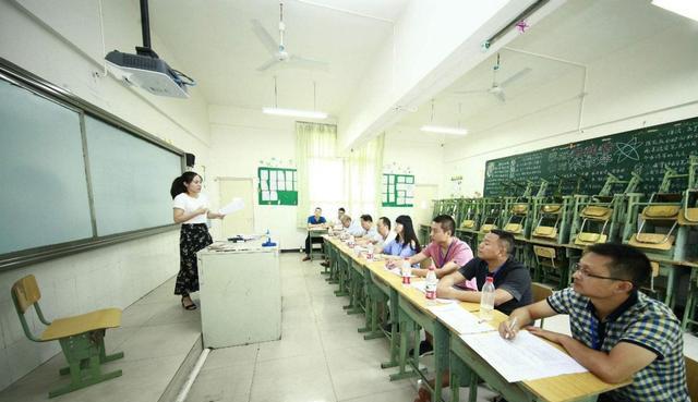 师范类院校再次“遇冷”, 竟然空余数百个名额, 考生主动放弃报考