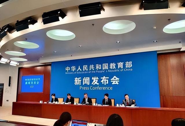 英语被“踢出”主科行列? 教育部发布消息, 预计9月份将正式实施