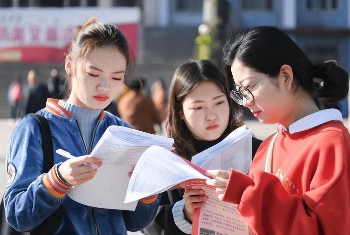 高校给毕业生提供留校机会，结果无一人报名，看到岗位家长无语了