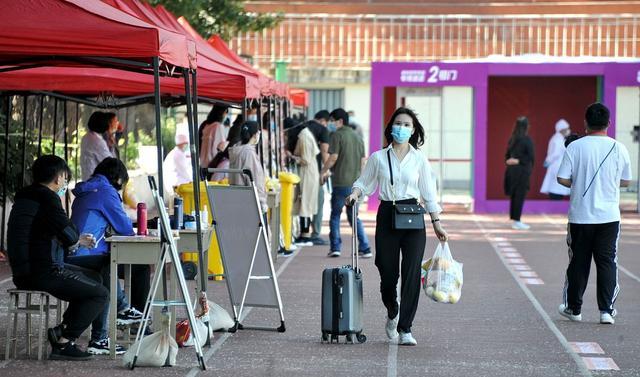 陕西疫情再度来袭, 西安新增15个中高风险地区, 已有学校延迟开学