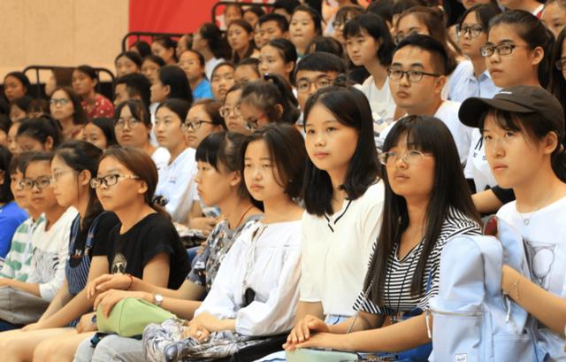 大一新生注意了! 要及时办理“一档三证”, 以免影响大学正常入学