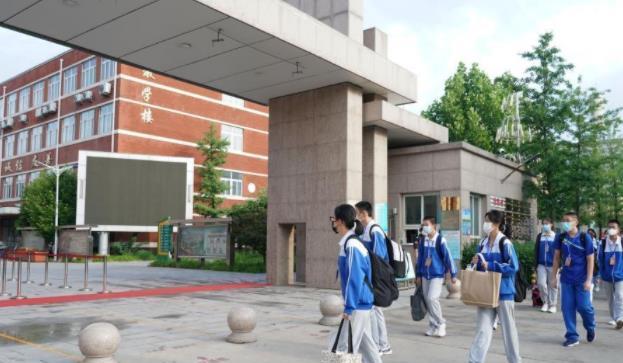 事关开学! 福建所有师生需提前7天返回, 部分学生重启线上学习