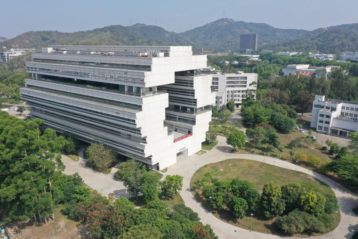 汕头大学地标“新医学院”建筑评述 / 朱翌友, 艾侠, 高枫