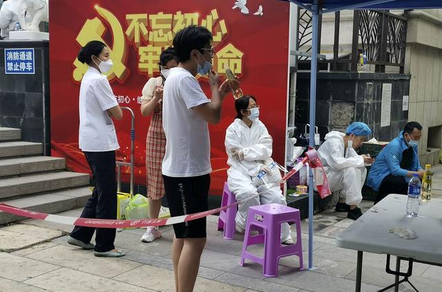 黑龙江疫情出现反弹, 一地实行临时性管控措施, 家长: 早点结束