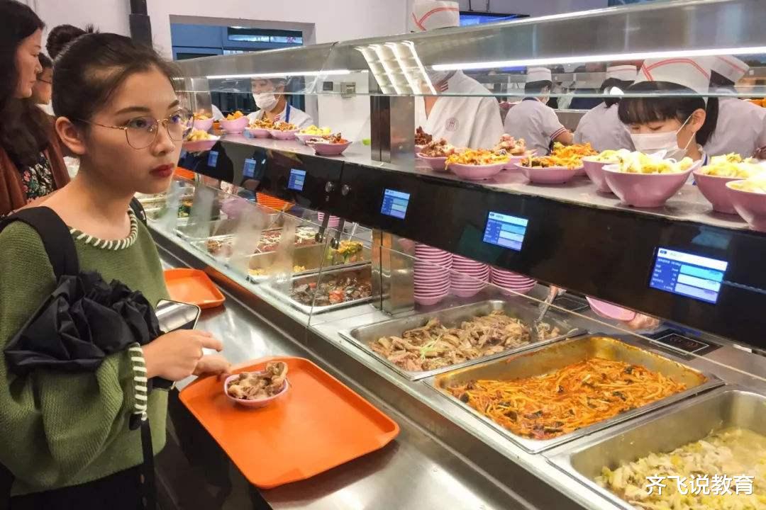 韩国留学生食堂太“惨”, 饭菜让中国学生呆住, 学生: 再也不来了