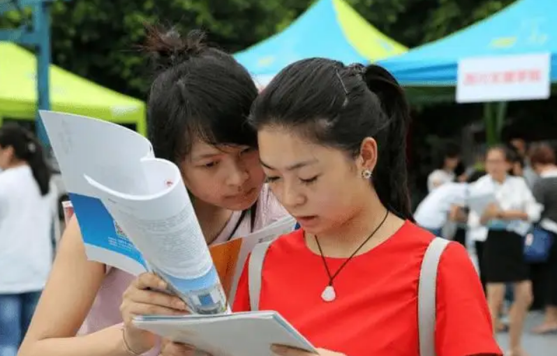 大学入学考试要重视, 考得好和考得不好, 对以后有很大的影响!