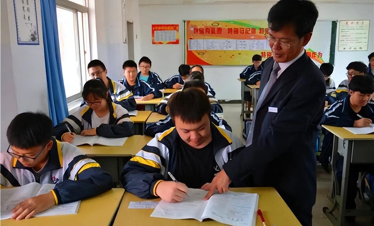 北京一男子违规举办补习班, 被教育局发现, 处理结果让人拍手称快